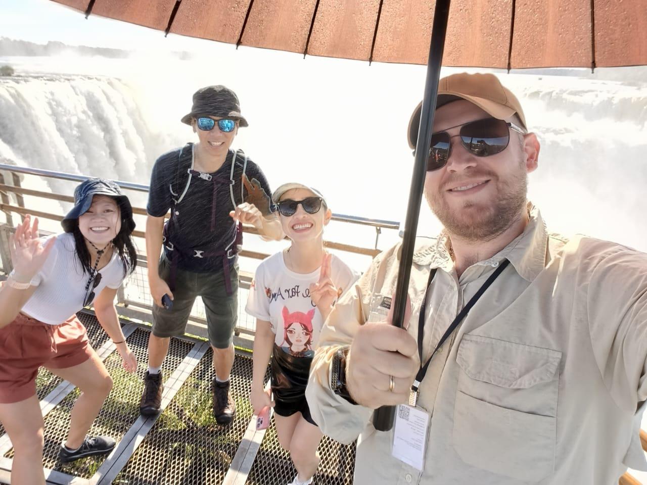 Privater Tagestour zu den Iguazú-Wasserfällen: Argentinien und Brasilien + optionale Bootsfahrt
