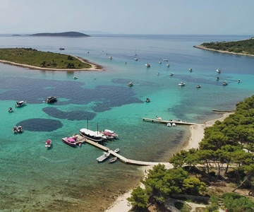 Trogir: Blue Lagoon and 3 Islands Speedboat Tour