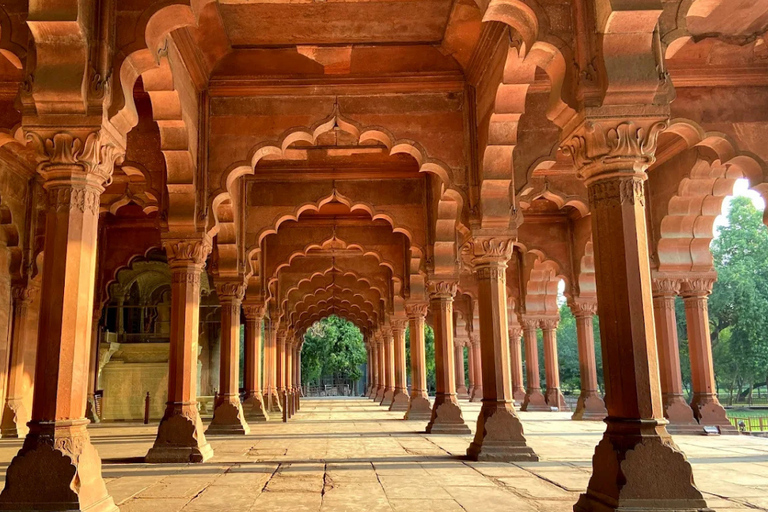 Nowe Delhi: zwiedzanie Czerwonego Fortu z przewodnikiem i biletem wstępuNowe Delhi: wycieczka piesza z przewodnikiem po Czerwonym Forcie bez biletu wstępu
