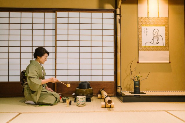 Kyoto: Machiya House Tea Ceremony and Kimono Rental