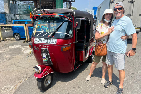 Colombo: Hidden Architecture and Street Art Tuk-Tuk Tour