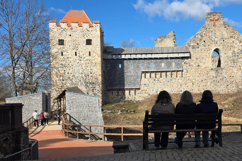 From Riga: Turaida & Sigulda Day Trip with Guide