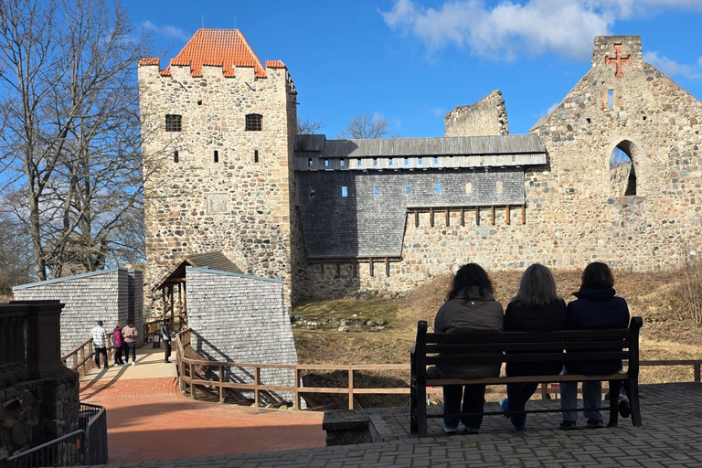 From Riga: Turaida & Sigulda Day Trip with Guide