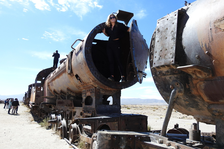 La Paz: 4-Day Uyuni Salt Flats to San Pedro de Atacama ENGLISH-SPEAKING GUIDE