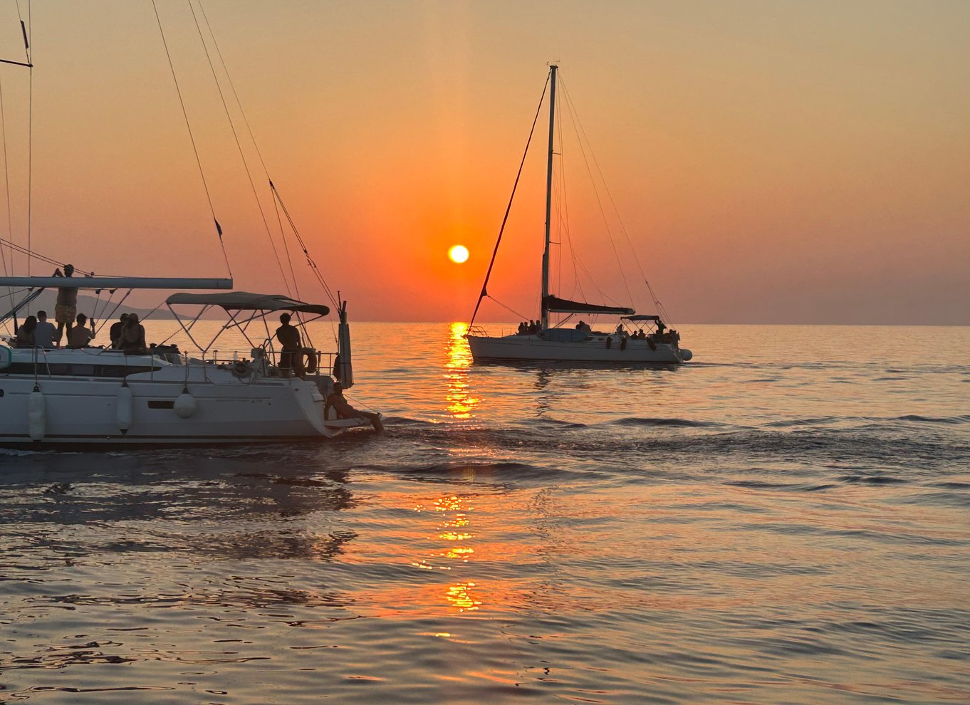 Heraklion: Dia Island Sunset Boat Tour med middag