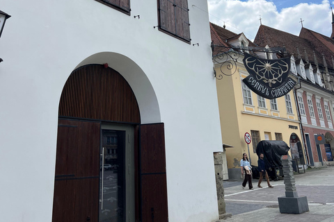 Brașov: Guided Walking Tour with Local Stories