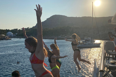 Rhodes : Croisière au coucher du soleil avec musique live, buffet grec et vinRhodes : Tout compris Coucher de soleilDîner, Musique live, Cocktails et boissons