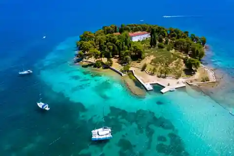 Zadar: wycieczka łodzią motorową po wyspach Ugljan i Preko — z napojami