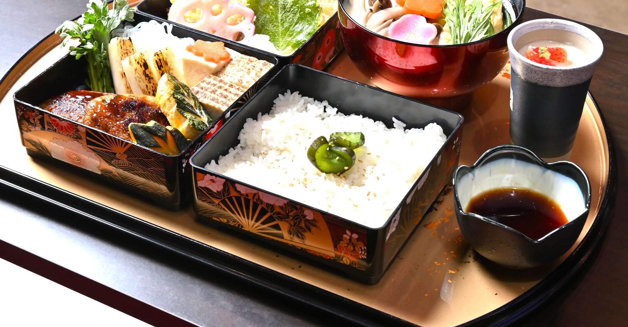 Tokyo:Luxury Sumo Show Experience & Japanese cuisine & Drink photo 14