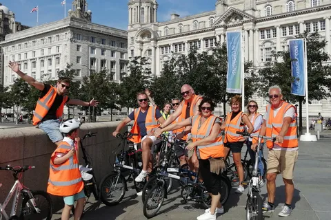 Liverpool: City Centre Highlights Tour on eBikes