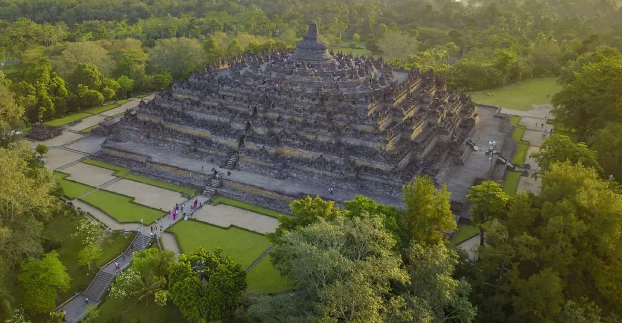 Yogyakarta: Borobudur Sunrise & Prambanan ClimbUp Guarantee photo 20