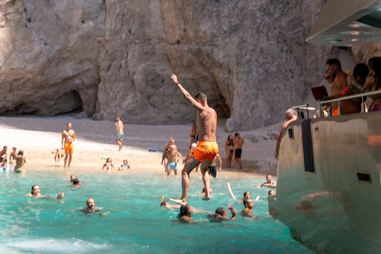 Rodi: Trasferimento e crociera per l&#039;isola di Symi e la baia di San Giorgio