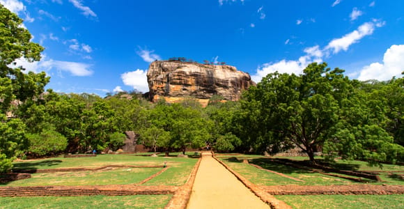 Tagestour von Kandy nach Sigiriya mit Minneriya-Safari