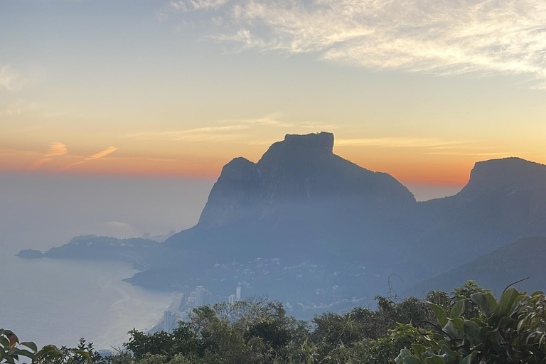 Dois irmãos sunrise hike & drone video