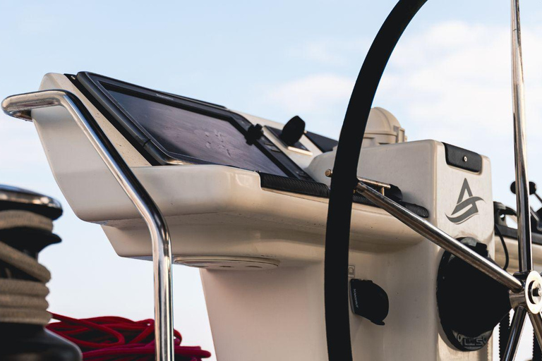 Mykonos: Prywatna wycieczka katamaranem o poranku lub o zachodzie słońca