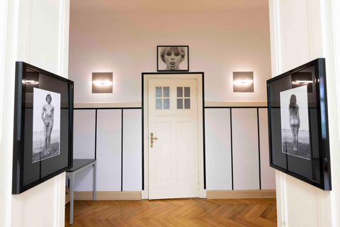 Zwiedzanie wystawy w Schönebergu