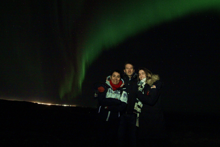 De Reykjavík: chasse aux aurores boréales avec chocolat chaudDe Reykjavík: observation des aurores boréales avec chocolat chaud