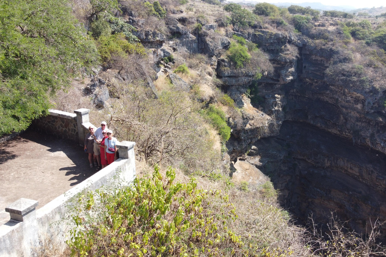 Avontuur in Oost-Salalah: Natuur, geschiedenis en prachtige uitzichten