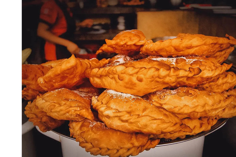 基多晚间之旅：殖民地灯光和当地生活