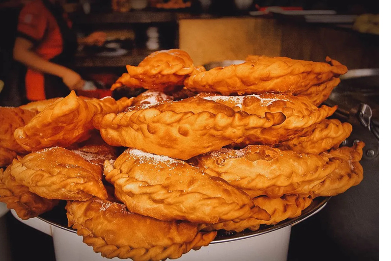 基多晚间之旅：殖民地灯光和当地生活