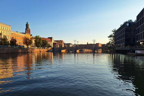 Wroclaw: Sunset Catamaran Cruise with Drink and Music