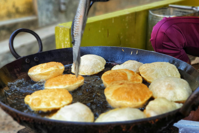 Varanasi: tour privado de comida callejera con recogida en el hotel