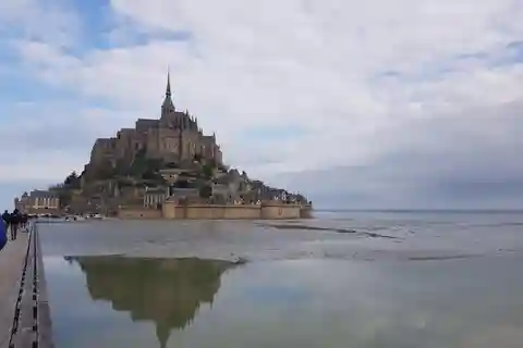 Mont Saint Michel : visite à pied de l'histoire et des légendes du village