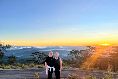 Dalat: Hiking the Mountain to observe the cloud and sunrise Da Lat: Hiking the Mountain to observe the cloud and sunrise