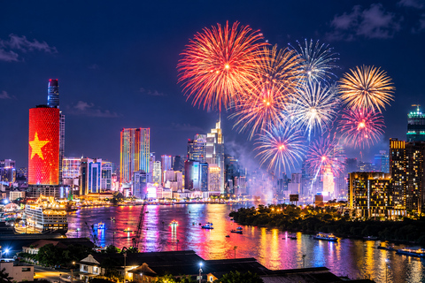 Ho Chi Minh City: New Year's Eve Dinner Cruise & Fireworks With hotel transfer