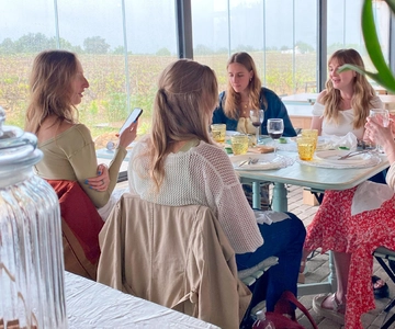 Albufeira/Porches/Vilamoura: Wine Tasting with Tapas & Music