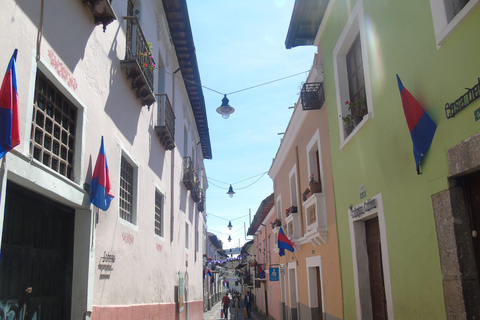 Descubra Quito e o Meio do Mundo: Tour HistóricoCity tour completo com ingressos e almoço incluídos