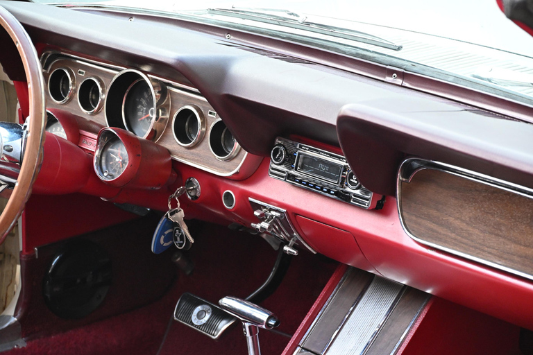 Paris: Vintage Mustang Tour & Local Guide with Hotel Pickup Paris Highlights | 1-Hour Mustang Express Tour