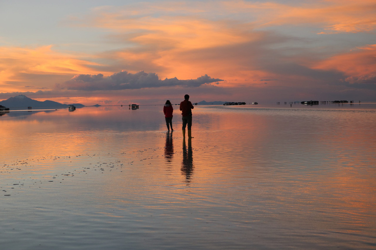 Uyuni Salt Flat bei Sonnenuntergang und sternenklarer Nacht | Private Tour |