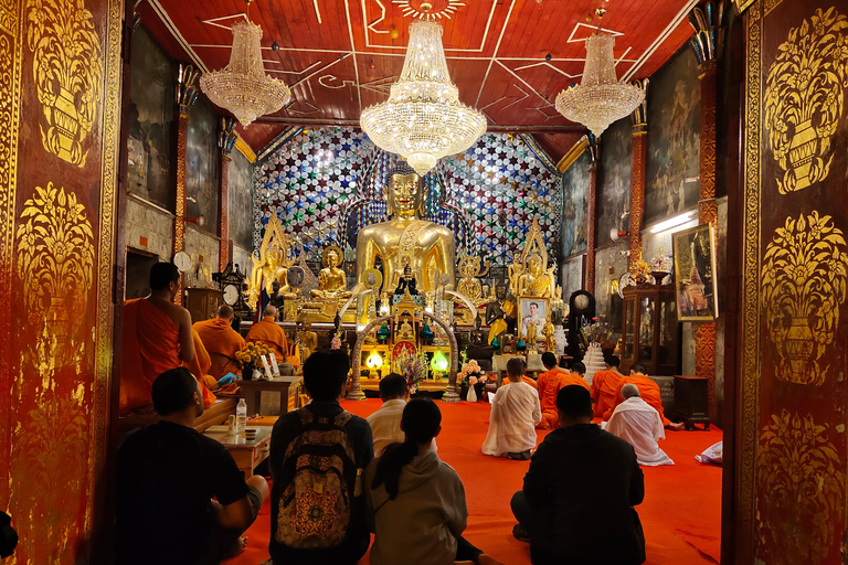Old Chiangmai city & temples walking tour: (3 hours/1.7 km.)