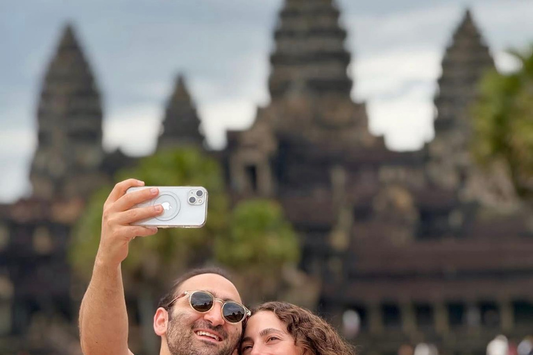 Phnom Penh to Angkor Wat: Private Road Trip or Fly-In Option Option 2: Angkor Temples with 2-Way Airport (SAI) Transfers