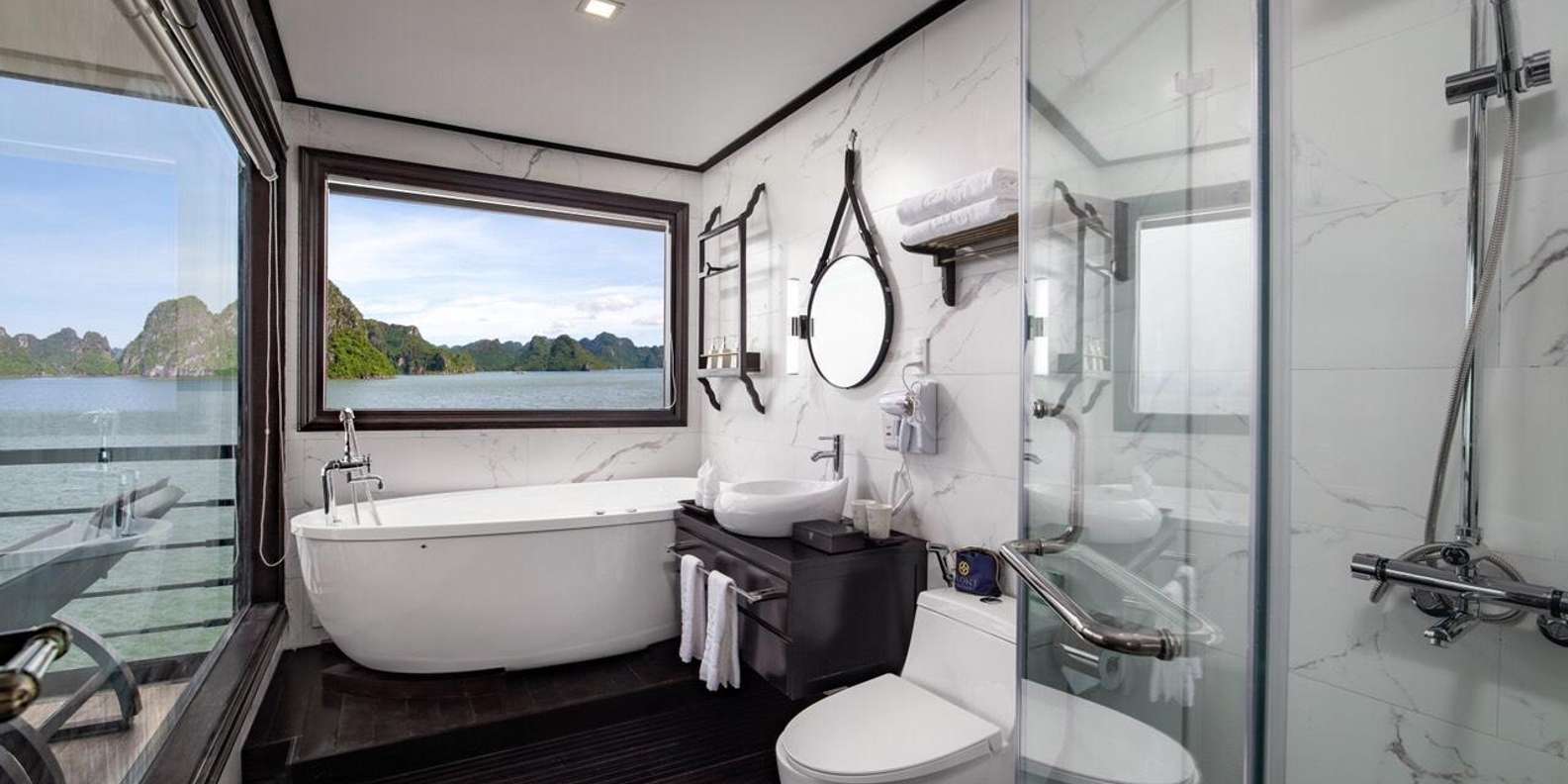 Halong Bay cruise — photo 27