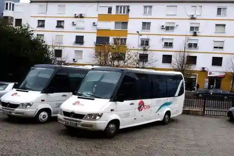 Tirana: Bustransfer von/nach Durres und dem Flughafen Tirana