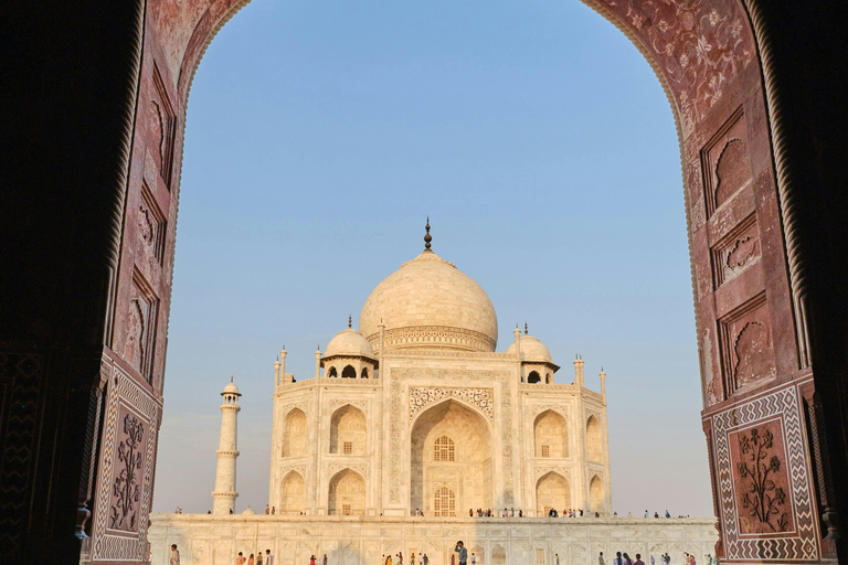 Von Delhi: Sonnenaufgang Taj Mahal und Agra Fort Tour mit AC Auto