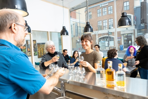 Quebec City: honing- en distilleerderijtour met proeverijFranse begeleide distilleerderijtour en proeverij