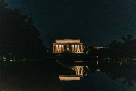 Washington DC: Monuments by Moonlight Nighttime Trolley TourTour with Departure from Union Station