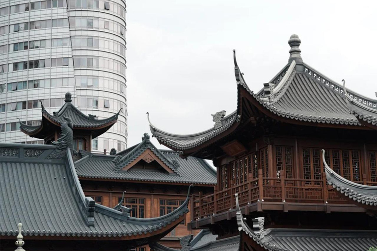 Shanghai: Jade Buddha Temple and Local Food Tour