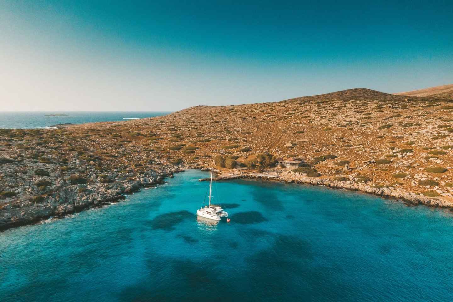 Heraklion: Luxury Catamaran Cruise to Dia Island with Lunch