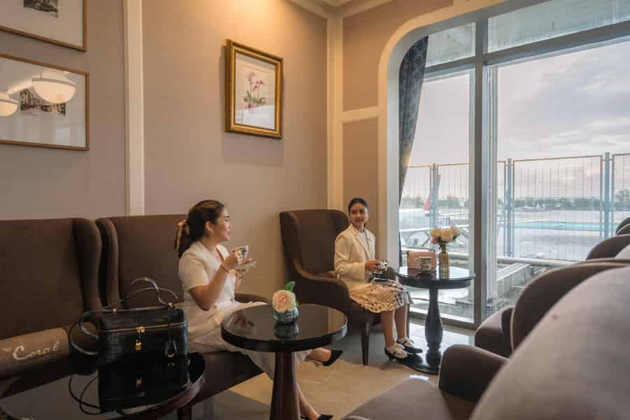 Flughafen Phuket: Zugang zur Coral Lounge für Inlands- und Auslandsflüge. Foto: GetYourGuide Flughafen Phuket: Zugang zur Coral Lounge für Inlands- und Auslandsflüge. Foto: GetYourGuide