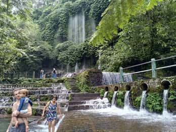 Lombok: Fossen Benang Kelambu og elverafting