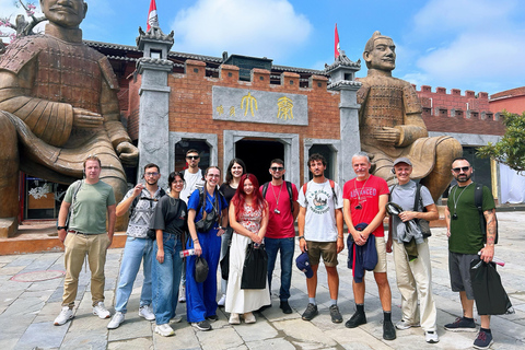 Xi'an: Terracotta Army, City Wall, Pagoda & Family Lunch Private Guided Tour with Lunch and Pickup Anywhere in Xi'an