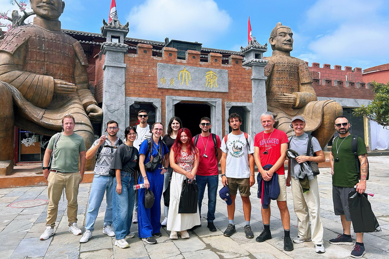 Xi'an: Terracotta Army, City Wall, Pagoda & Family Lunch Private Guided Tour with Lunch and Pickup Anywhere in Xi'an