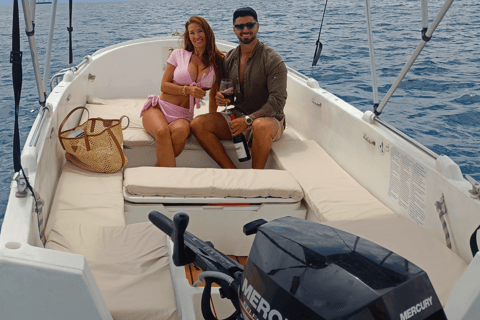 Tarragona: Boat no license needed Tarragona: 1 Hour boat no license needed