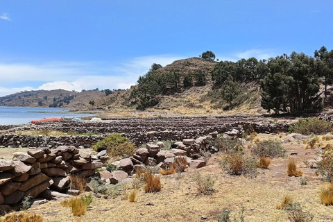 Puno : Journée complète sur les îles flottantes des Uros + Taquile + guide parlant anglais/espagnol