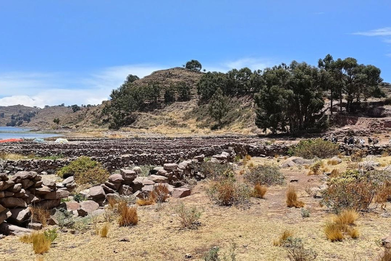 Puno : Journée complète sur les îles flottantes des Uros + Taquile + guide parlant anglais/espagnol