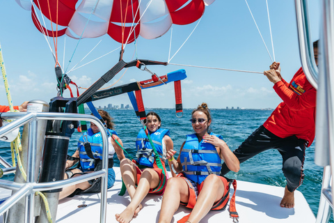 Miami: Parasailing-Erlebnis in der Biscayne BayMiami: Parasailing-Fahrt (Extra $50+Steuer fällig beim Check-in)